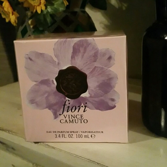 SOLD!!!! Vince Camuto perfume - Picture 1 of 2