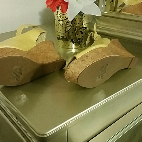 Yellow Avon wedges - Picture 2 of 3
