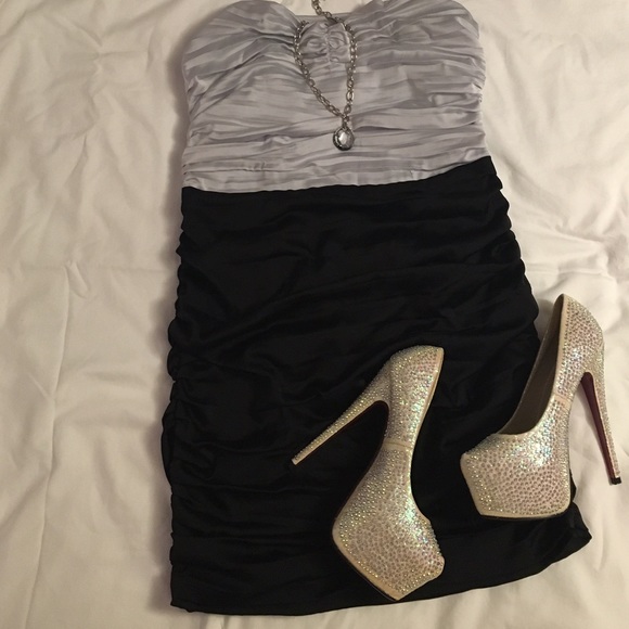 Express Dresses & Skirts - Cute Express party cocktail strapless dress 12