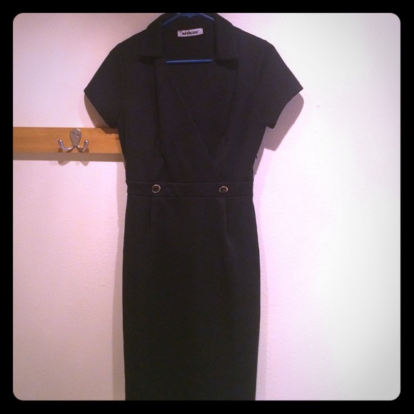 Black Mystic short sleeve dress with buttons - Picture 1 of 3