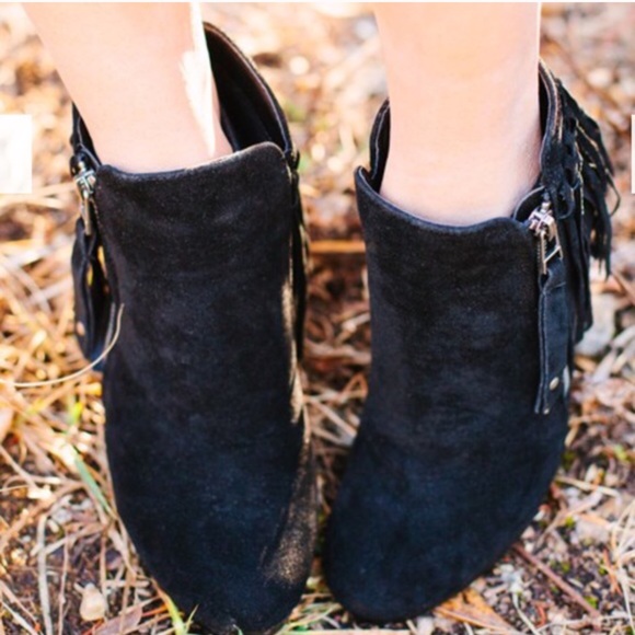 🚨1 HR SALE🚨Hello Fall Fringe Bootie - BLACK - Picture 2 of 4