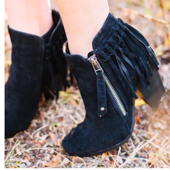 🚨1 HR SALE🚨Hello Fall Fringe Bootie - BLACK - Picture 3 of 4