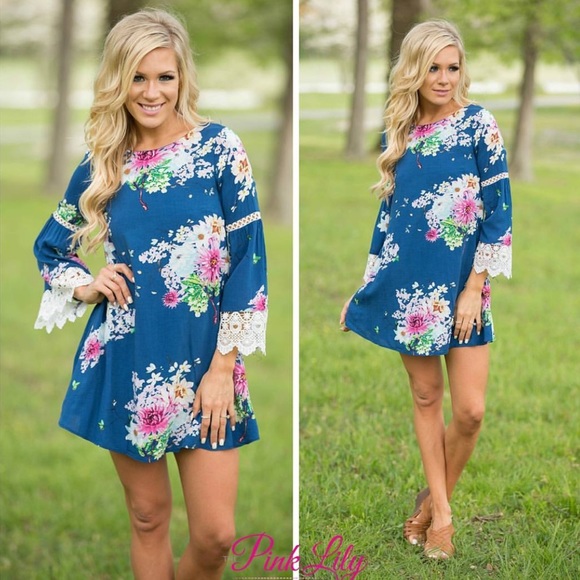 davi & dani Dresses & Skirts - Davi&Dani bell sleeve swing dress.