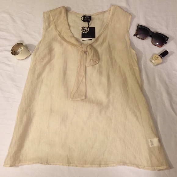 Linen Look Top with bow accent