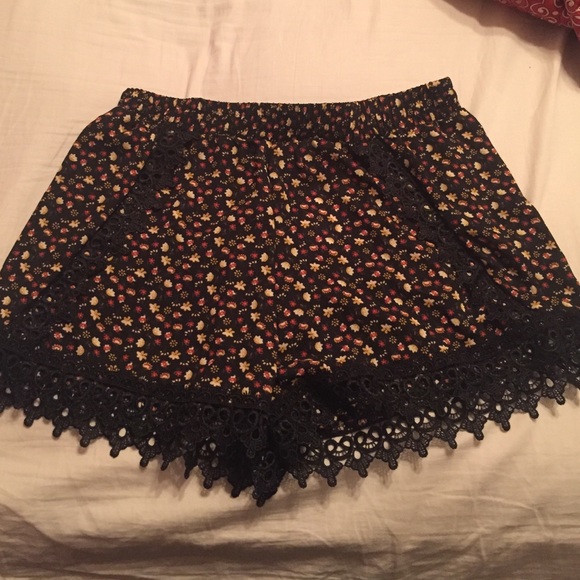 Lace shorts - Picture 1 of 2