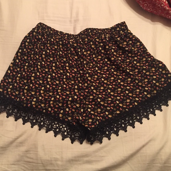 Lace shorts - Picture 2 of 2