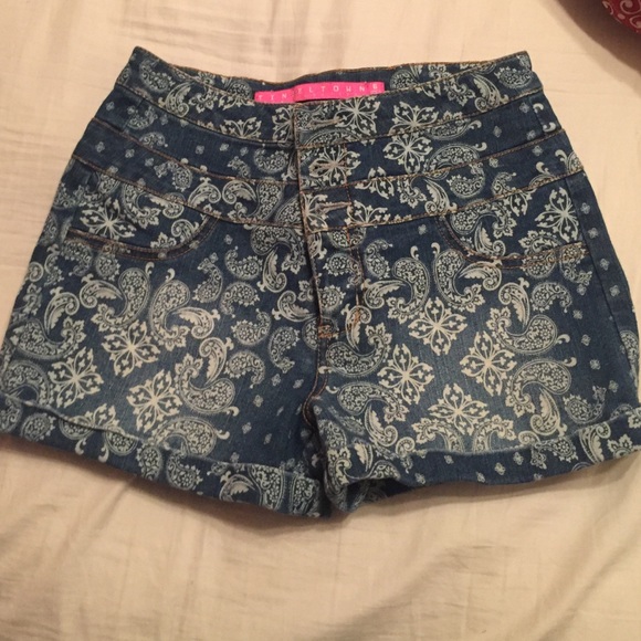 High waisted print shorts - Picture 1 of 3