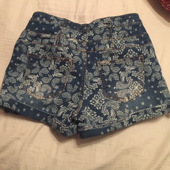 High waisted print shorts - Picture 2 of 3