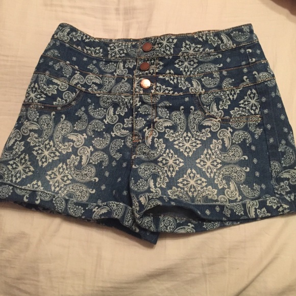 High waisted print shorts - Picture 3 of 3