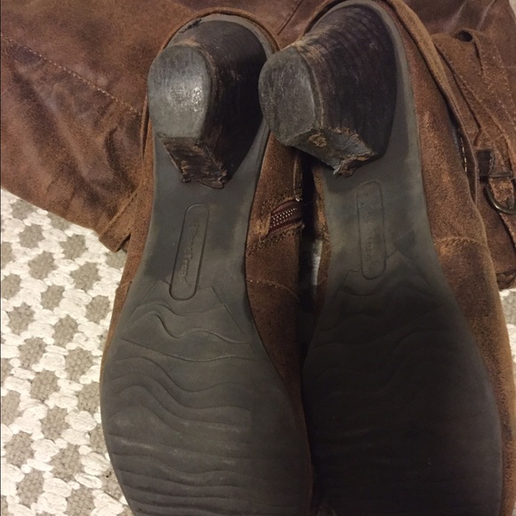 Brown suede boots - Picture 3 of 4