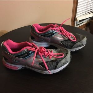Reebok Running Shoes. Pink Ribbon