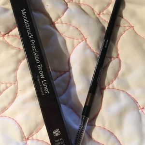 Younique brow liner "medium"