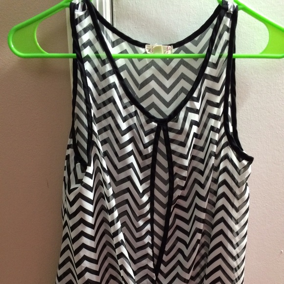 Beautiful black and white shirt 🎽