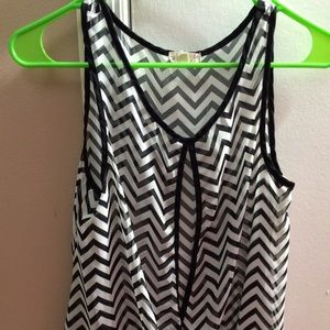 Beautiful black and white shirt 🎽