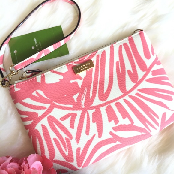 kate spade Handbags - 💯% Authentic Kate spade wristlet