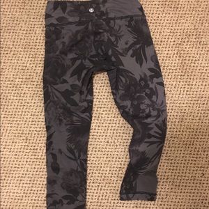 Lulu lemon crop leggings size 4
