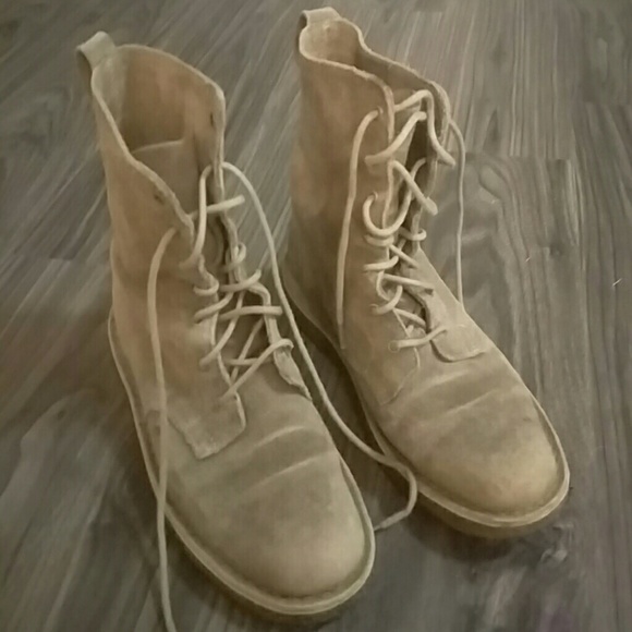 Clarks Shoes - Clark's - original desert boots in taupe