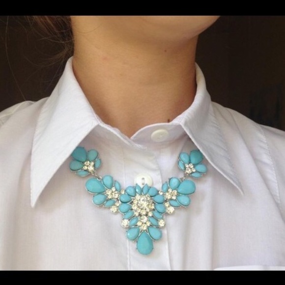 New! Statement Necklace - Picture 2 of 3