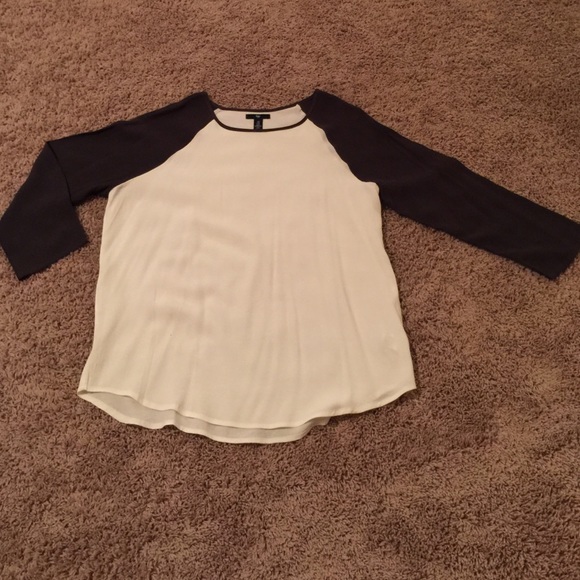 Gap size M navy and beige top