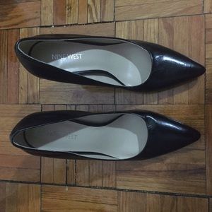 Like New: Nine West black pumps