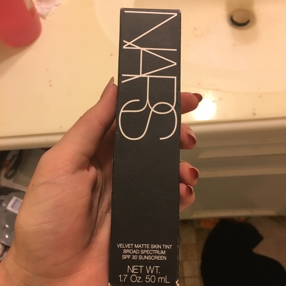 Nars Velvet Matte Skin Tint Alaska