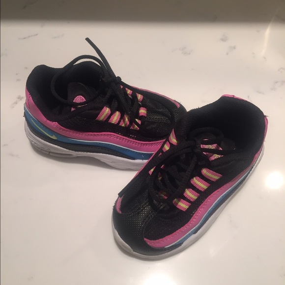⭐️Offers welcome Sz 6 Nike Air Black, pink, blue