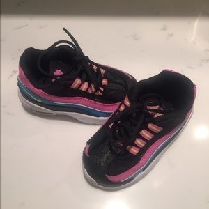 ⭐️Offers welcome Sz 6 Nike Air Black, pink, blue
