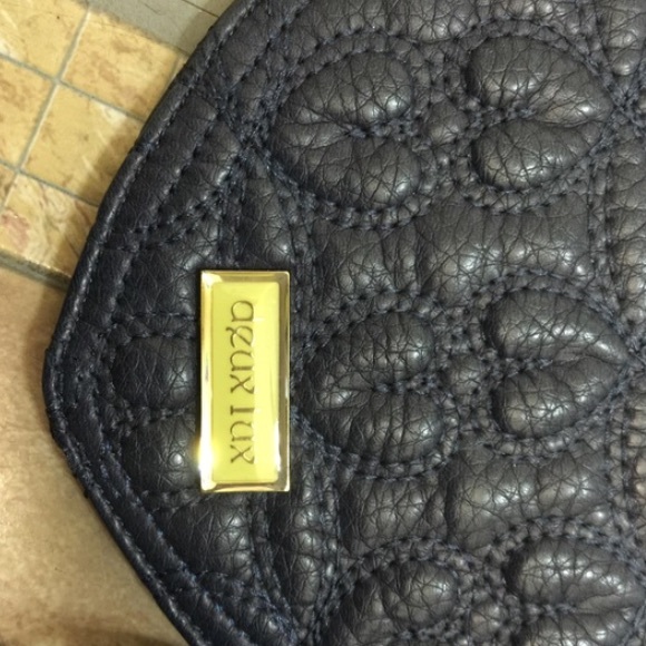 Heart shaped quilted navy & gold wristlet - Picture 2 of 3