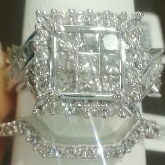 *SOLD* $7,000 HUGE 1.5 cttw 10k Gold Diamond Ring