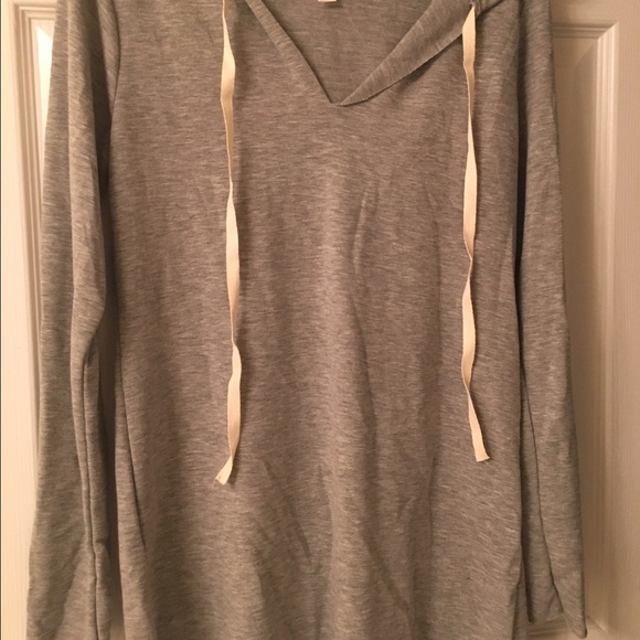 (LAST ONE) Soft V-Neck Hooded Sweater - Picture 4 of 4