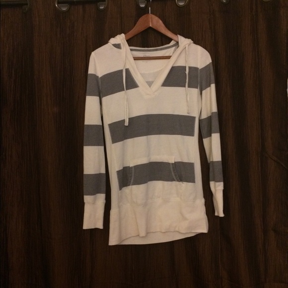 Hooded Fitted Sweatshirt