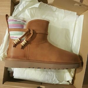 UGG - Auburn Serape Size 11