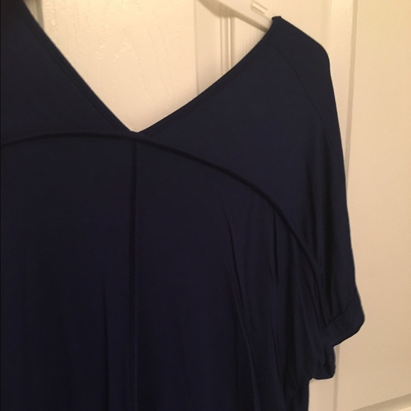 ⚡️SALE⚡️Navy Rolled-up T-shirt - Picture 3 of 3