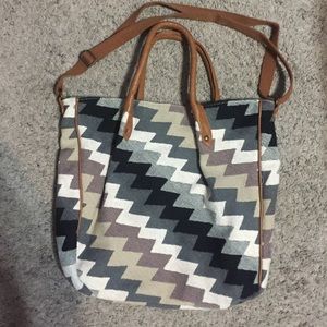Tote bag with adjustable shoulder strap