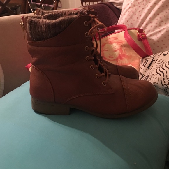 Brown boots - Picture 2 of 3