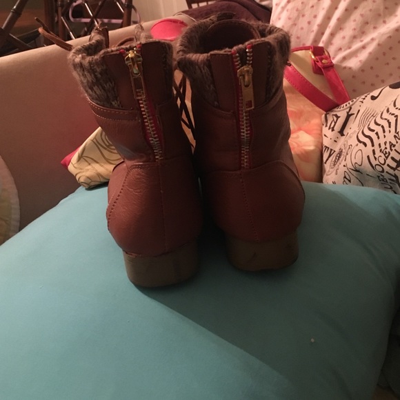Brown boots - Picture 3 of 3