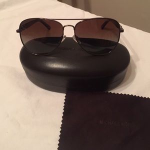 Michael Kors aviator polarized sunglasses NEW