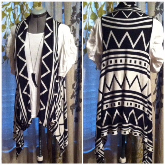 ❇️SALE❇️was $38 - Pathfinder Tribal Waterfall Vest - Picture 3 of 5