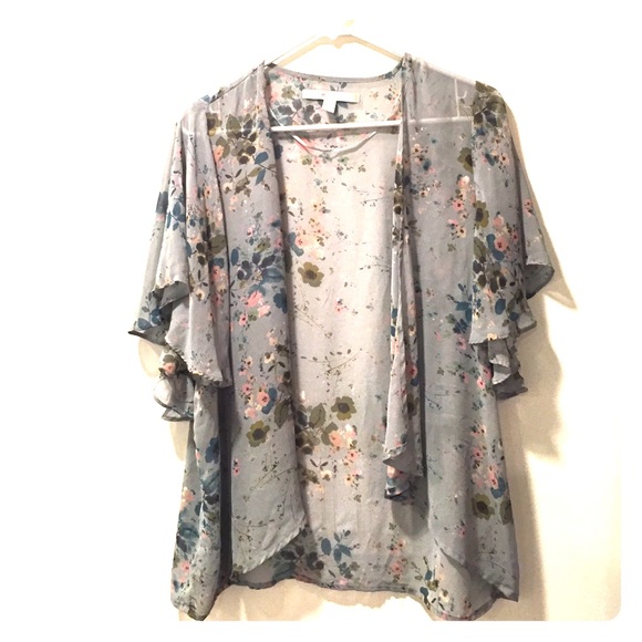 ❌SOLD - FLORAL & FEMININE 🌸 LC SHEER COVERUP