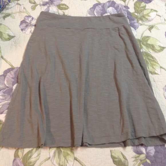 Columbia skirt. Light gray. NWOT.