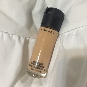 Mac Match Master Foundation
