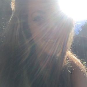 Meet your Posher, Elise