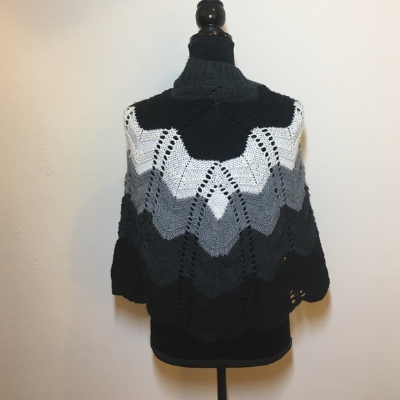 Vintage button up poncho - Picture 3 of 4