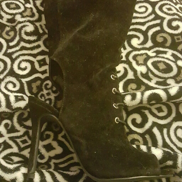 Over the knee boot - Picture 2 of 3