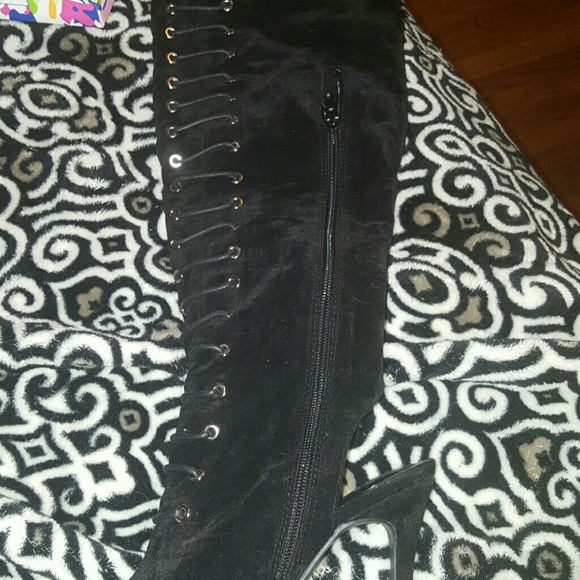 Over the knee boot - Picture 3 of 3