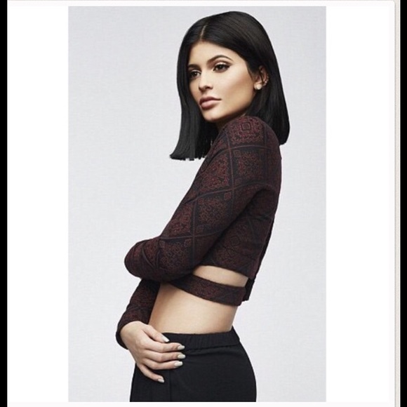 Kendall+Kylie cross crop top