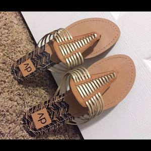 Dolce Vita tan/gold Sandals 7 1/2!