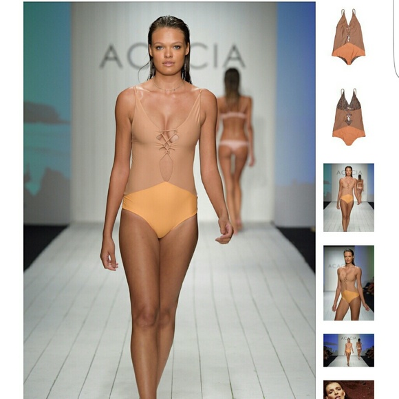 Acacia kokomo in topless