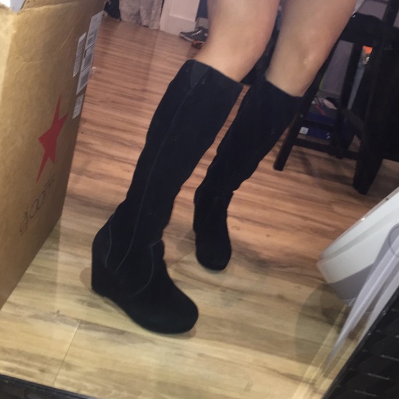 Steve Madden faux  suede platform size 7.5