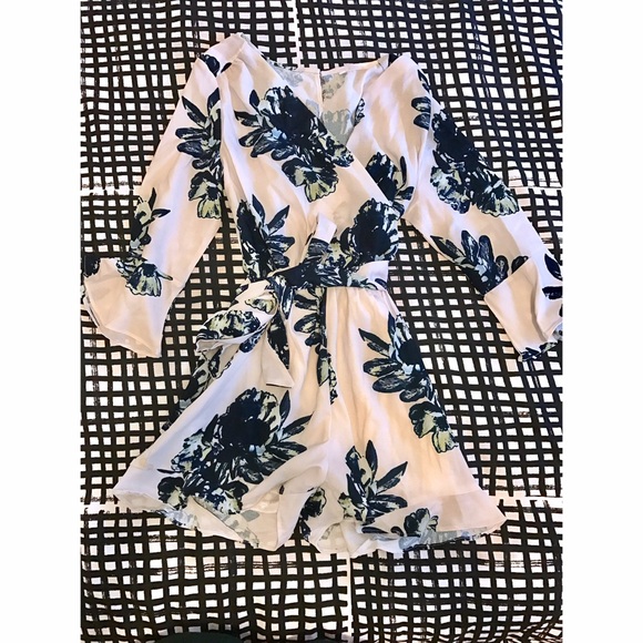 🎀 Floral White Jumpsuit 🎀 - Picture 2 of 4